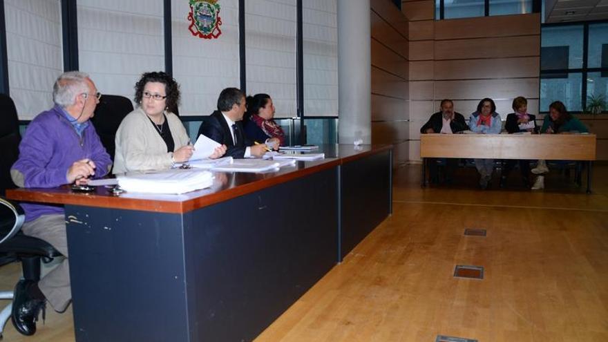 Un momento de la Comisión de Facenda celebrada ayer en Moaña.