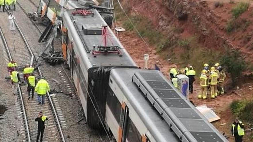 Imatge del tren descarrilat, ahir al matí a Vacarisses