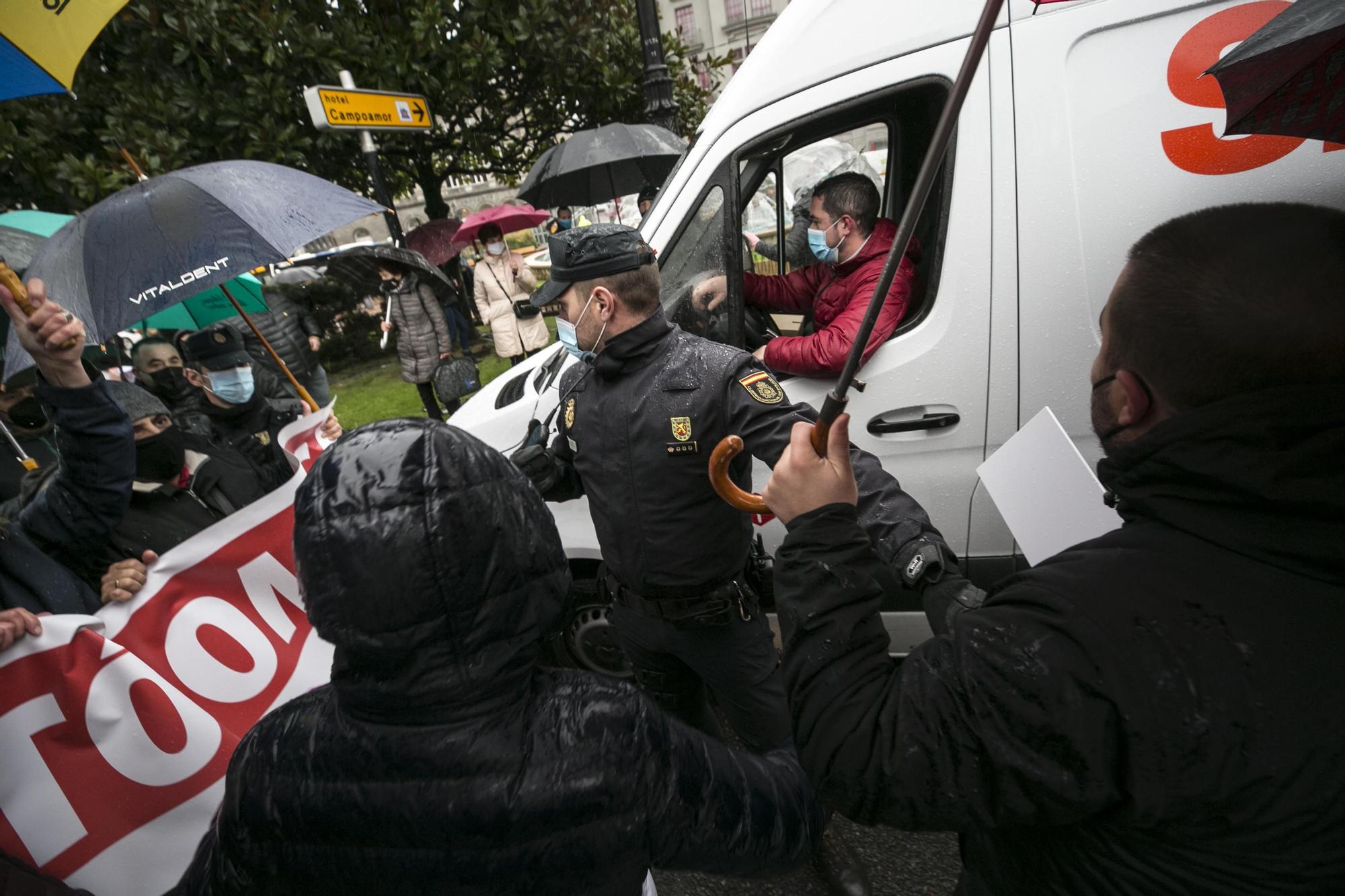 La hostelería toma las calles y exige "no perder las cenas de diciembre"