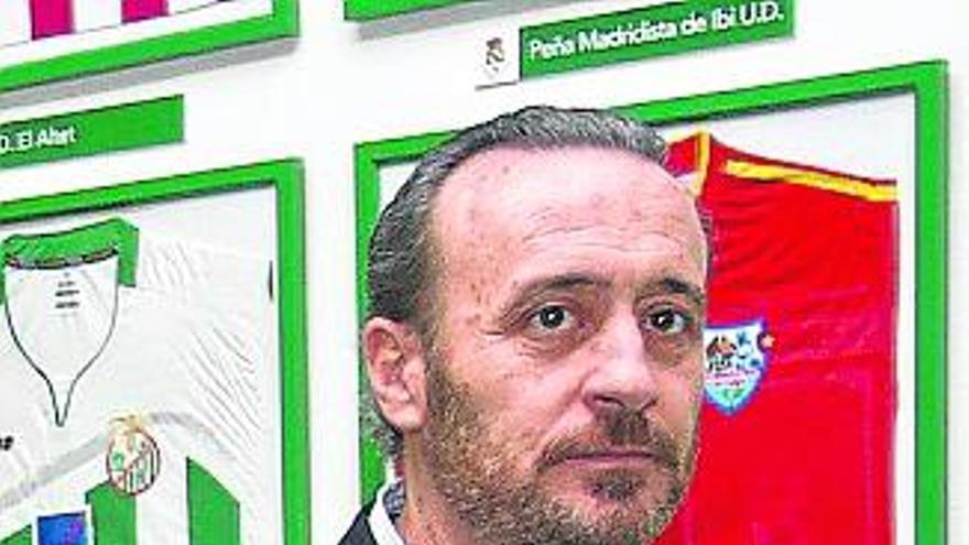 Paco Sánchez se va triste por «la situación que vive el club»