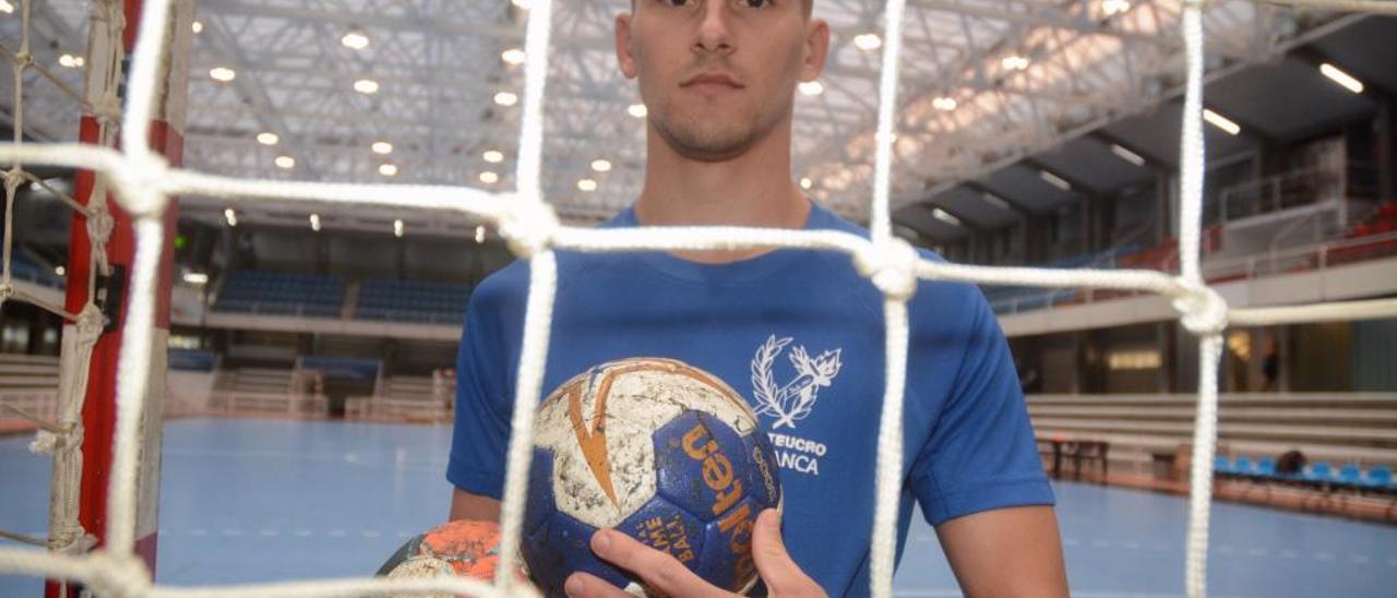 Iván Rodríguez antes de un entrenamiento del Teucro. // R. Vázquez