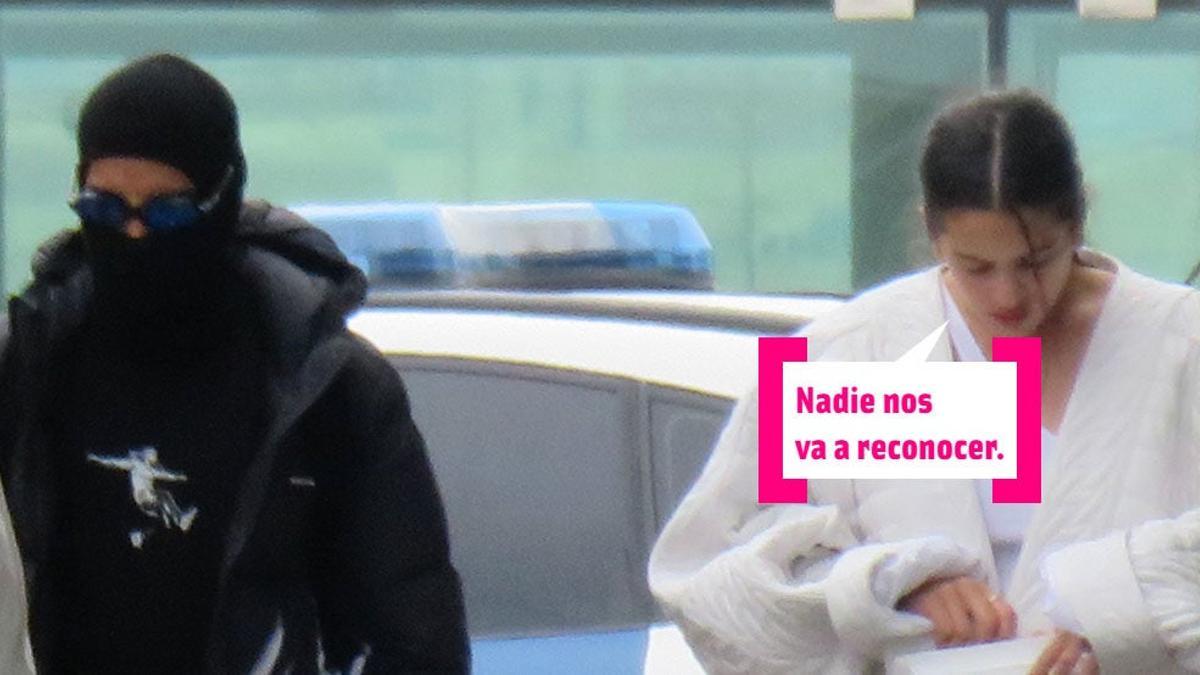 Rosalía y Rauw Alejandro llegando al aeropuerto de Barcelona