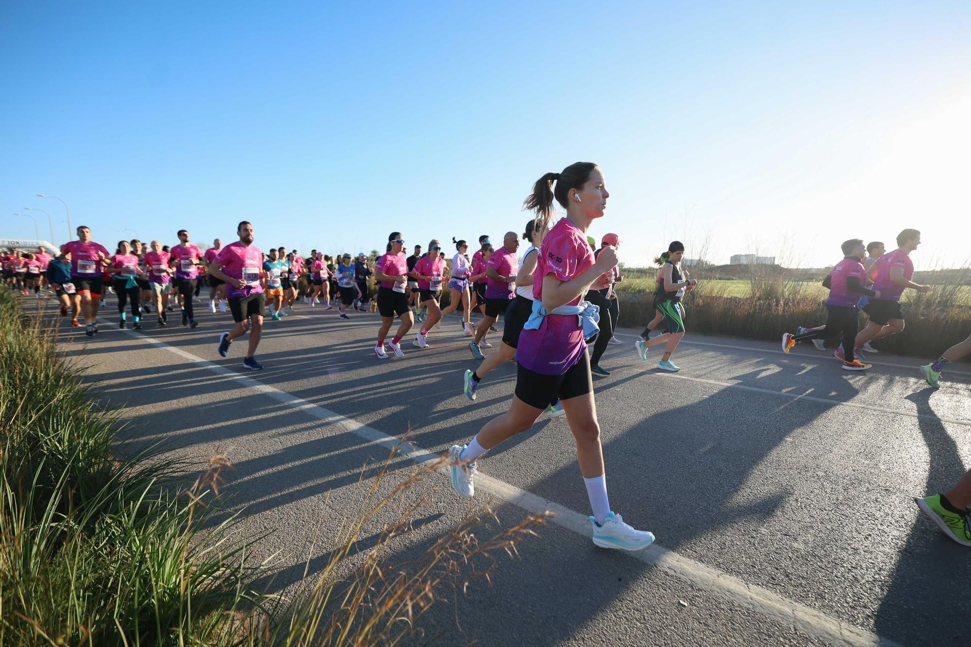 ¡Búscate en nuestra galería de fotos de la carrera 10K de Platja d'en Bossa!