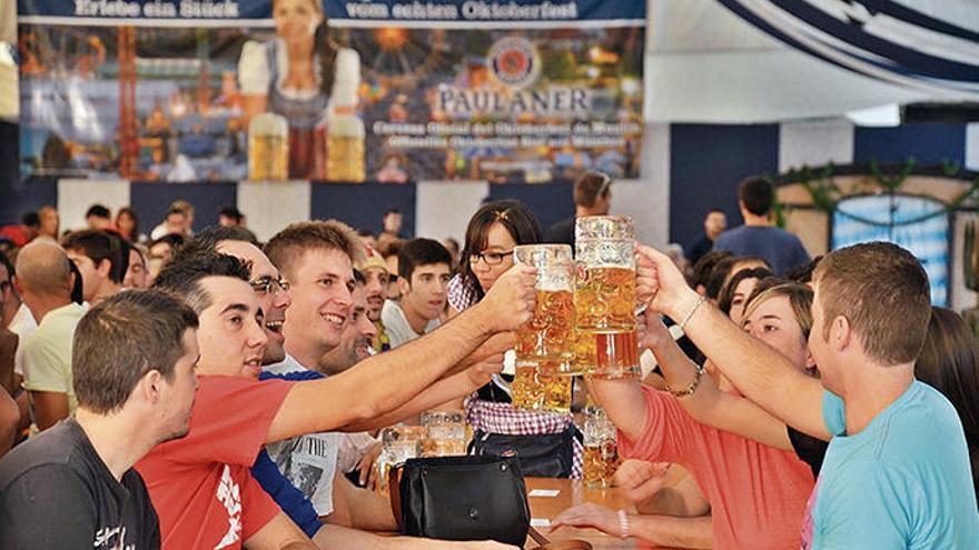 Oktoberfest im Pueblo Español jetzt auch mit Craft-Bieren