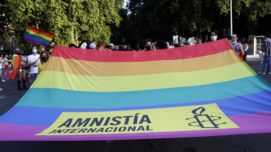 Miles de personas se manifiestan en Madrid por el Orgullo y los derechos trans