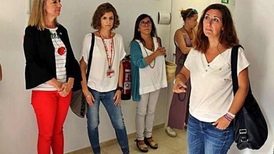 Georgina Oliva durant la visita a l&#039;edifici de Collserola que obrirà com a Centre d&#039;Atenció Immediata