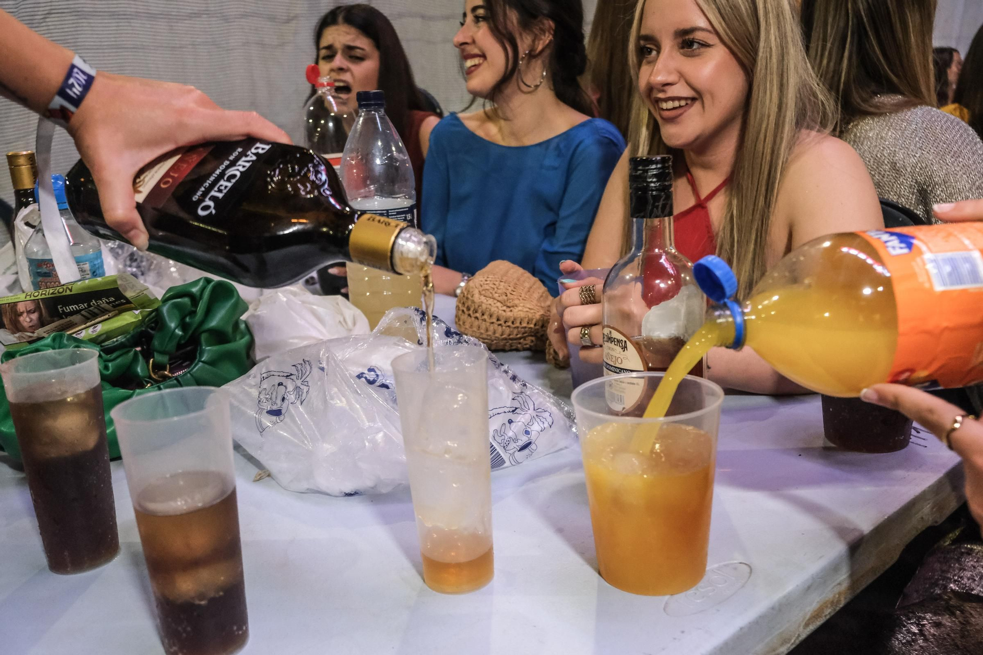 Galería de fotos: así es salir de fiestas en Hogueras de Alicante
