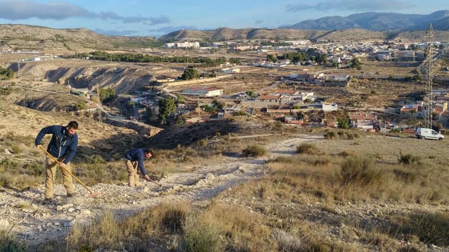 Trabajos de adecuación de la senda del monte Bolón