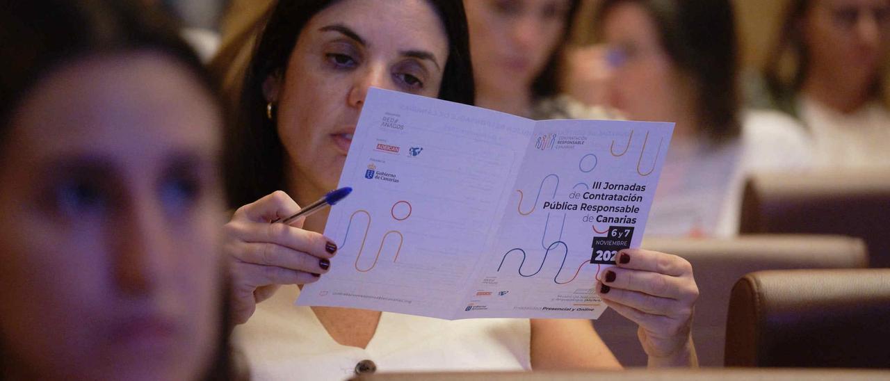 Asistentes a las Jornadas de Contratación Pública Responsable, este lunes.