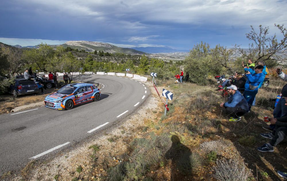 Fuster toma el mando en el Rallye de La Nucía.