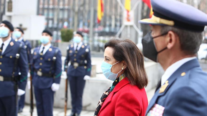 La ministra de Defensa, Margarita Robles y el anterior Jemad, Miguel Ángel Villarroya.