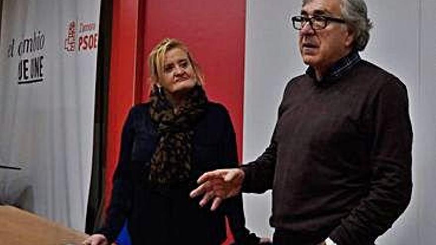 Los socialistas Mar Rominguera y José Fernández.