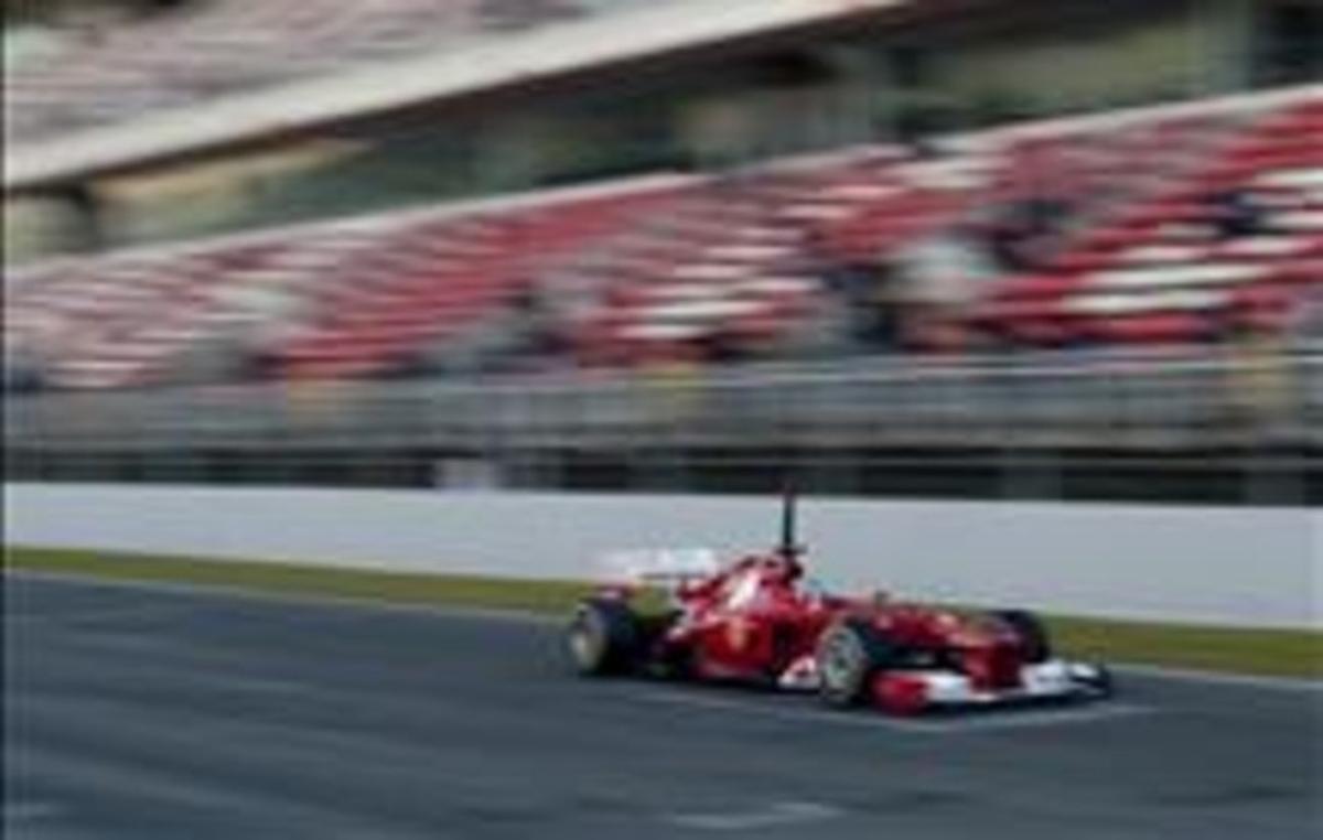 Un cotxe de fórmula 1 recorre el circuit de Montmeló, el febrer passat. JORDI COTRINA Un cotxe de fórmula 1 recorre el circuit de Montmeló, el febrer passat. JORDI COTRINA