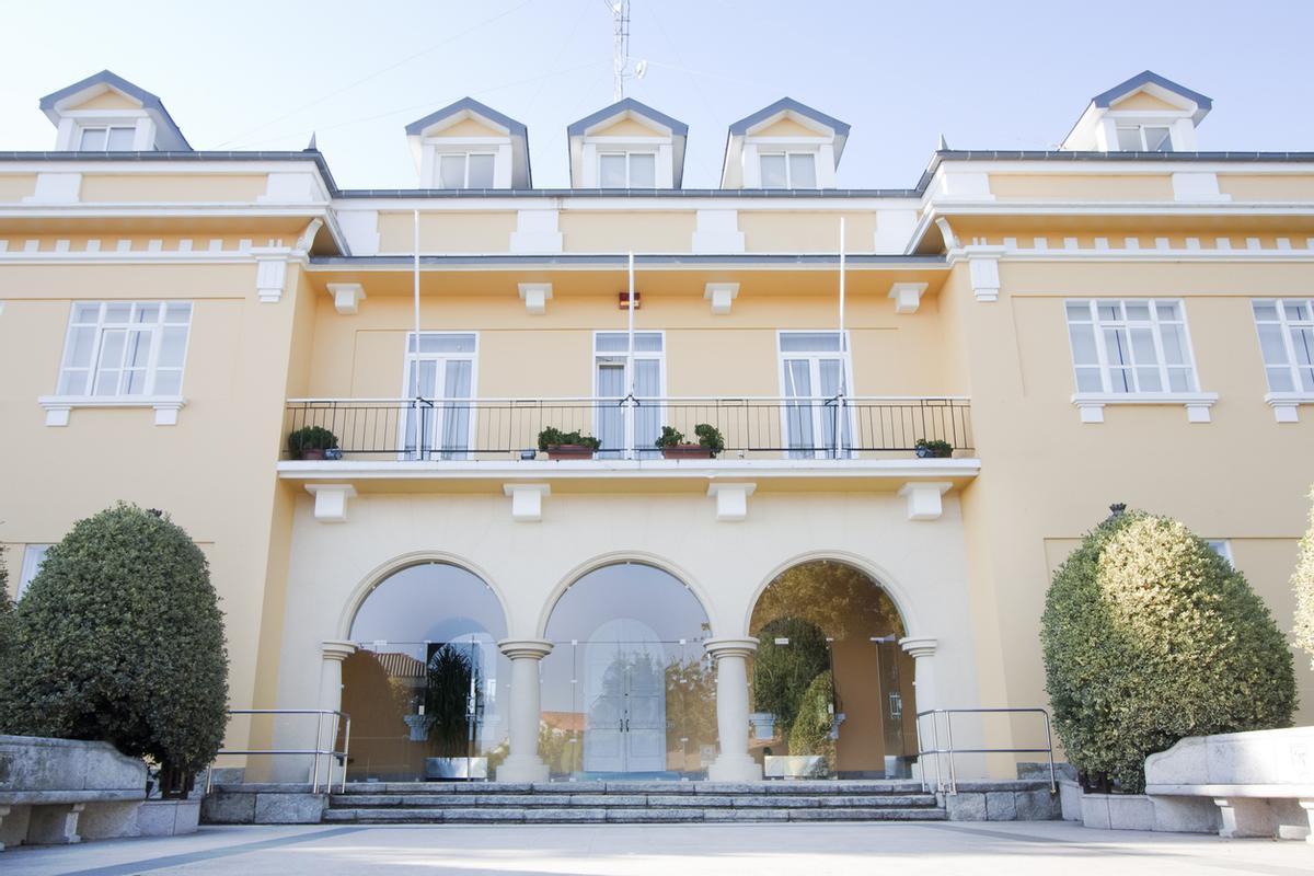 Fachada del Ayuntamiento de Oleiros