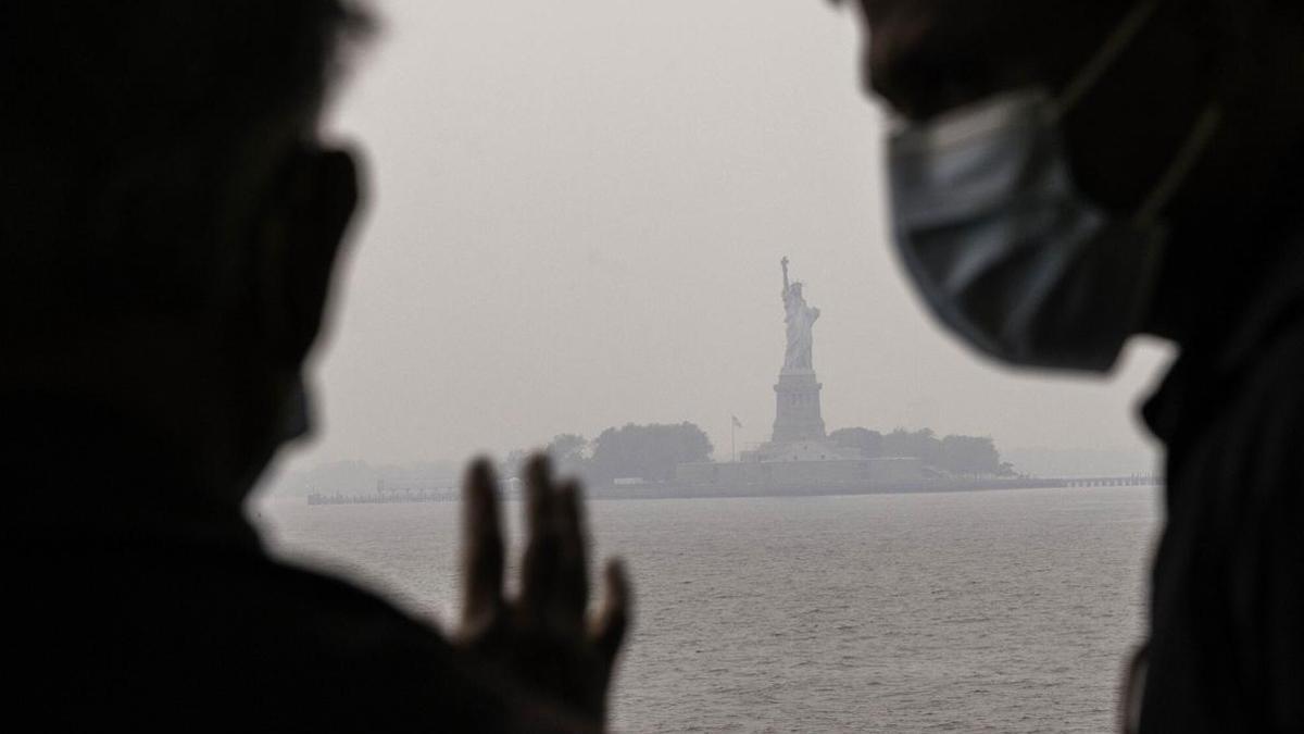 Una nube tóxica asfixia Nueva York tras los incendios forestales en Canadá.