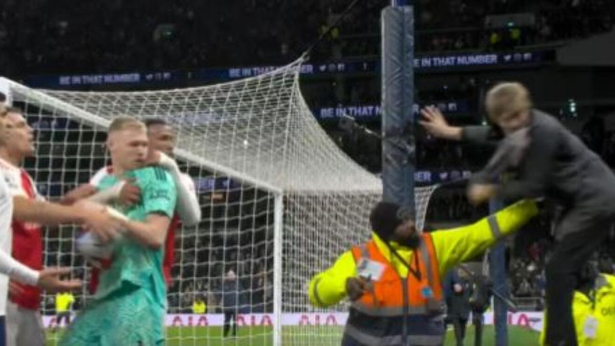 Tangana en el Tottenham Stadium tras el derbi de Londres.