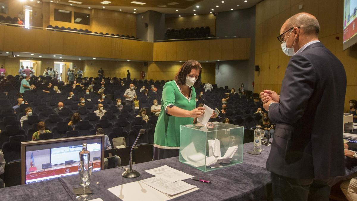 Un momento de la votación de claustrales el pasado jueves.