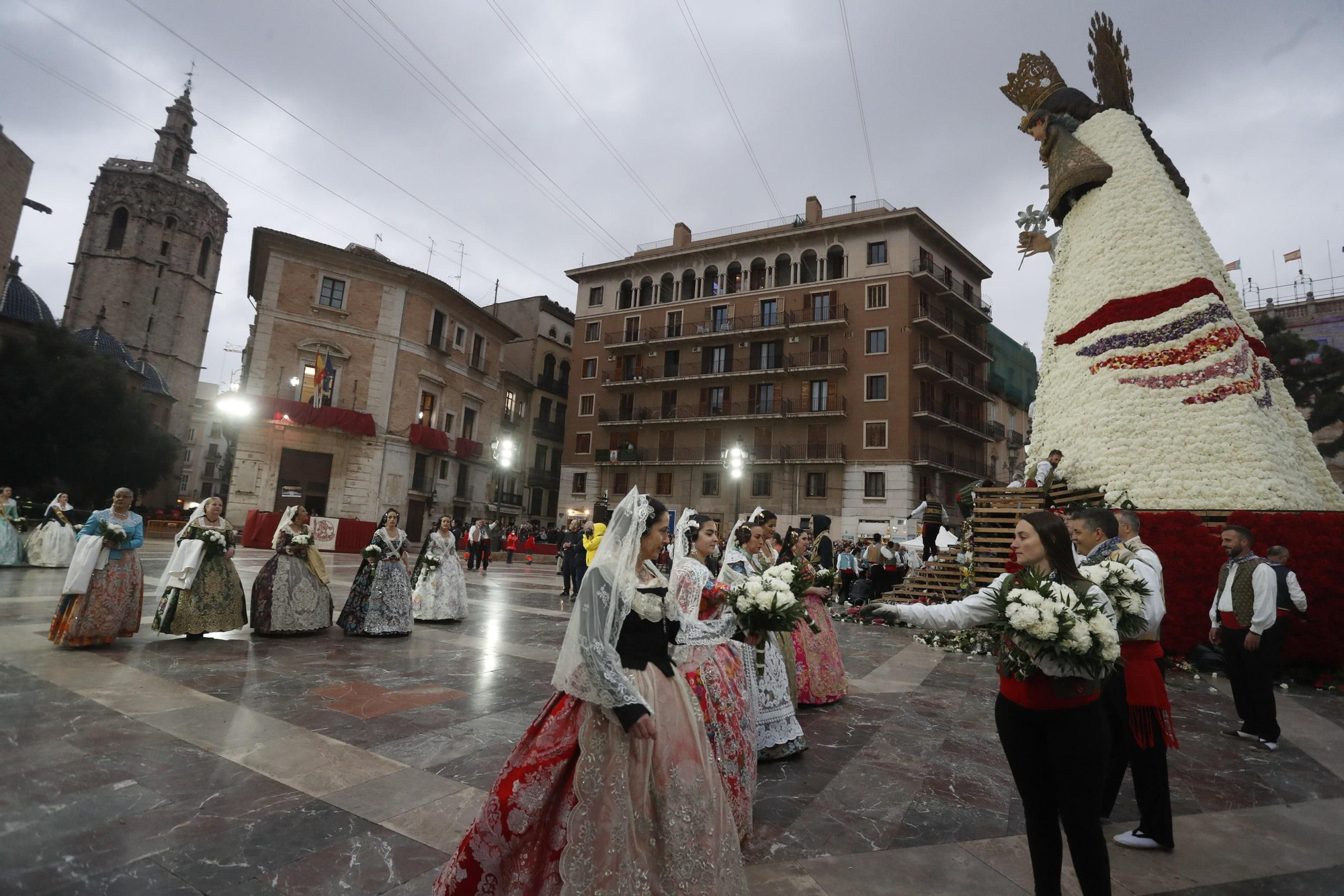 Búscate en el segundo día de ofrenda por la calle de la Paz (entre las 19:00 a las 20:00 horas)