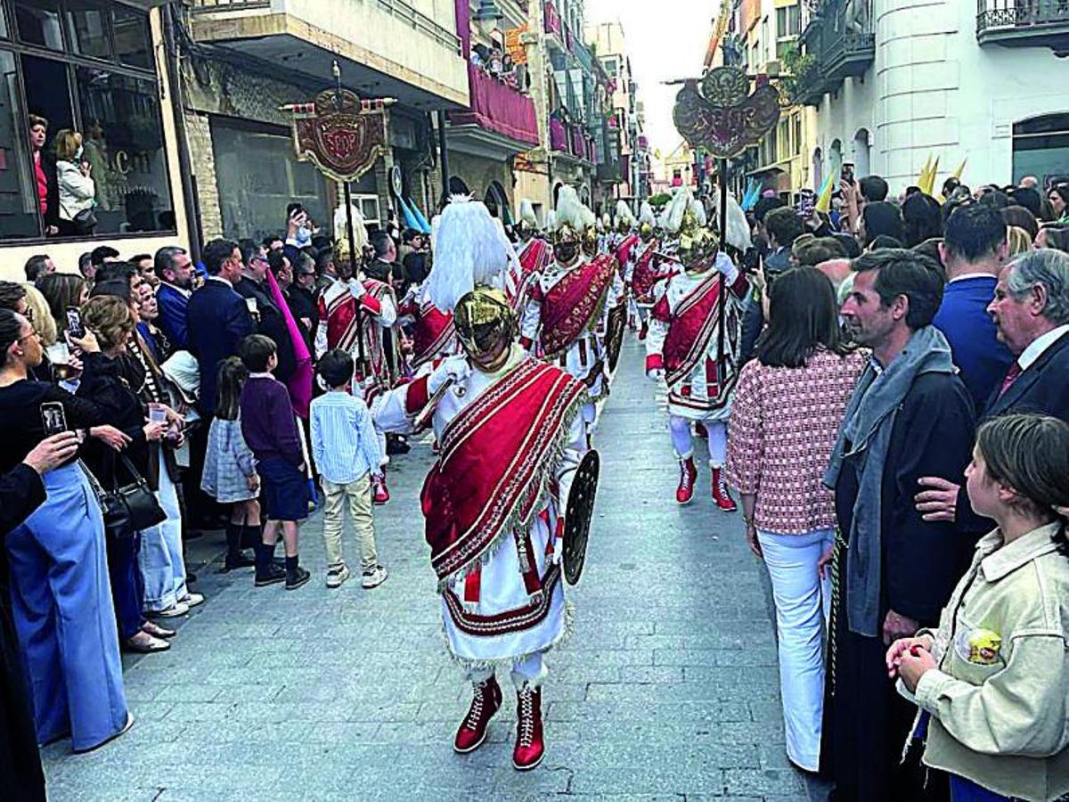 ARCA DE NOÉ  UNA DE FIGURAS BÍBLICAS PORTA EL SIMBÓLICO ELEMENTO.