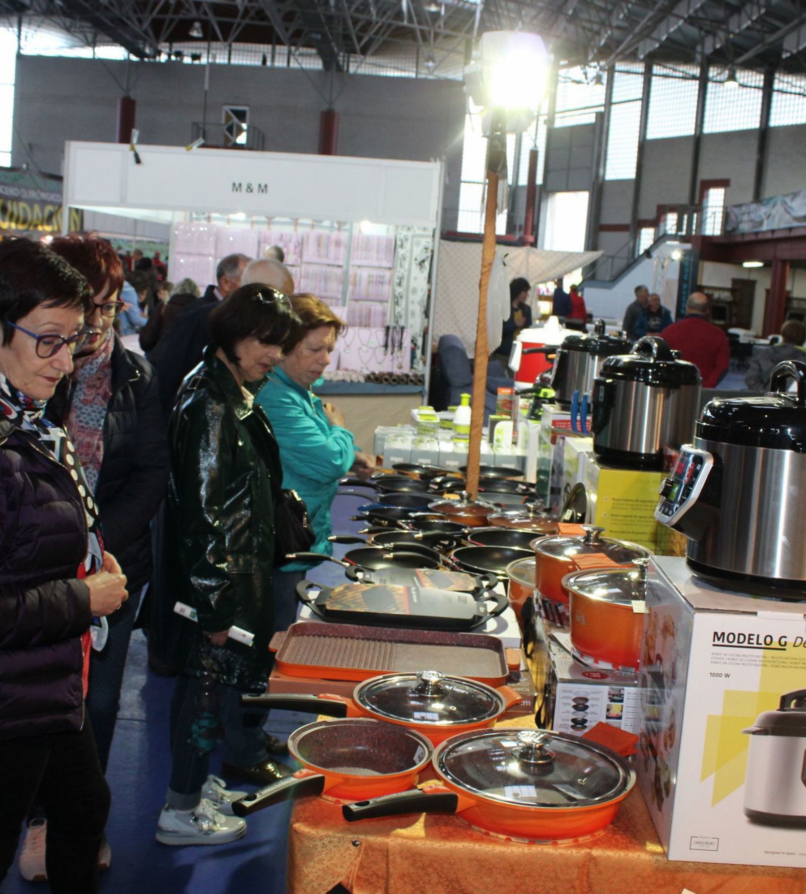 Ambiente en ediciones anteriores de la feria de muestras de Vegadeo.