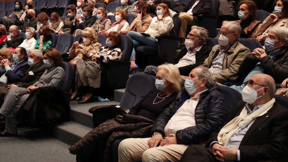 Público asistente al acto celebrado en la ciudad gallega. | José Lores