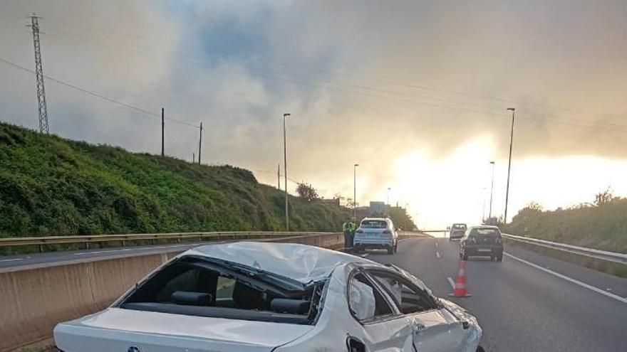 Tensos momentos tras el terrible accidente en la autopista de Tenerife
