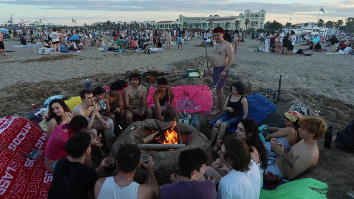 Las playas de València preparadas para la noche de San Juan