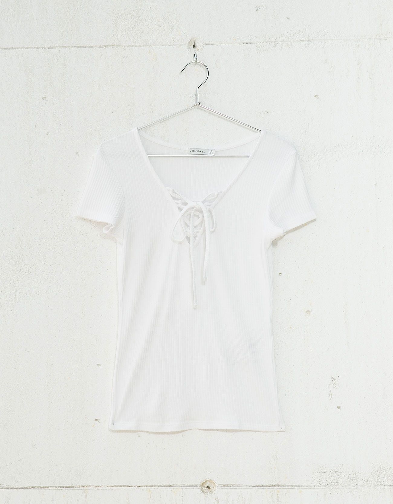 Copia el look Alessandra Ambrosio, camiseta algodón.