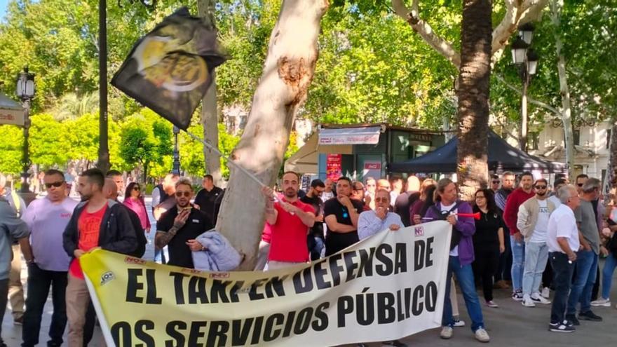 Concentración de Élite Taxi ante el Ayuntamiento.