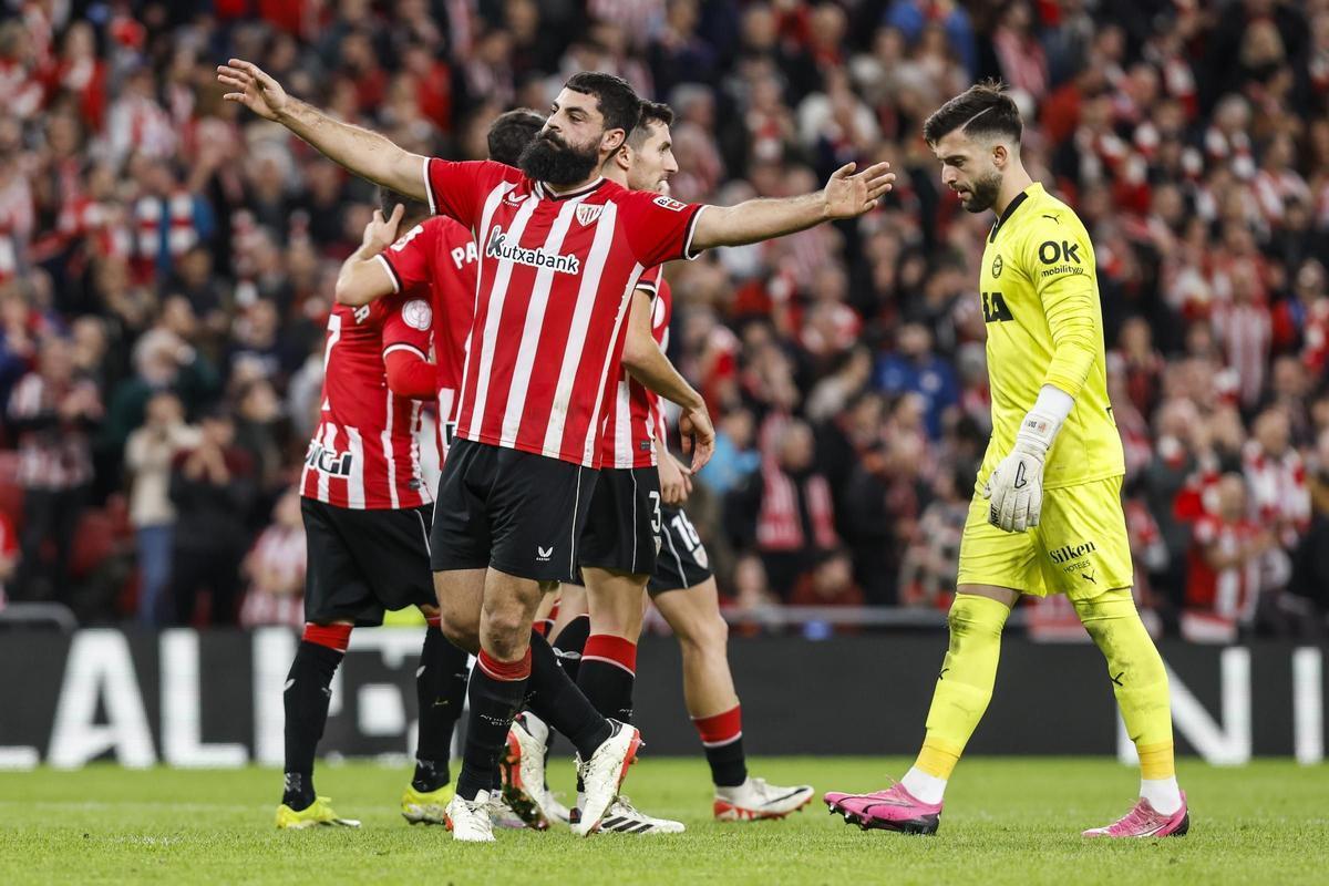 Villalibre celebra un gol durante un Athletic-Alavés.