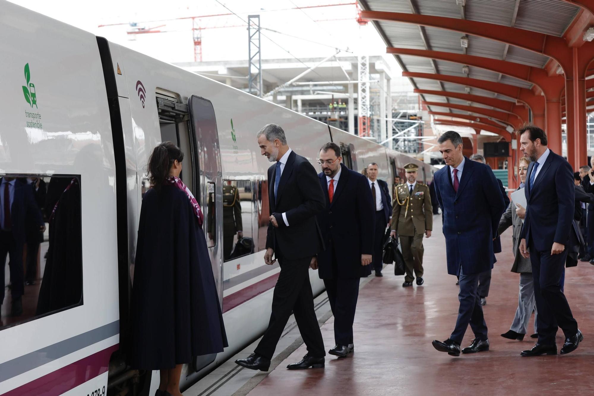 El AVE realiza su viaje inaugural de Madrid a Asturias