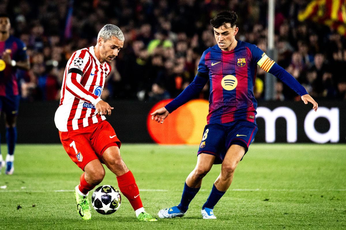 Griezmann (L) y Pedri.