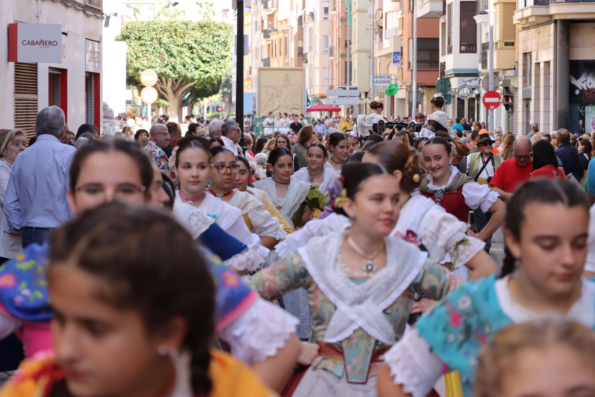 Así ha sido el esperado Pregonet que ha inundado de color las calles de Castellón