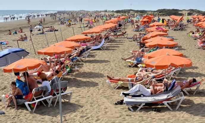 CALOR TURISTAS PLAYA DEL INGLÉS