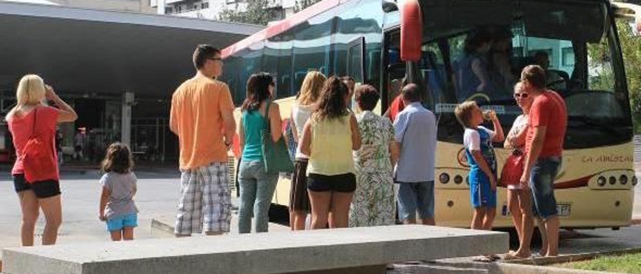 Suprimen en domingos y festivos el servicio de autobús Gandia-Oliva-Pego por ser deficitario