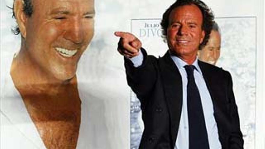 Julio Iglesias interrumpe un concierto en Rusia por un &quot;problema cardiaco&quot;