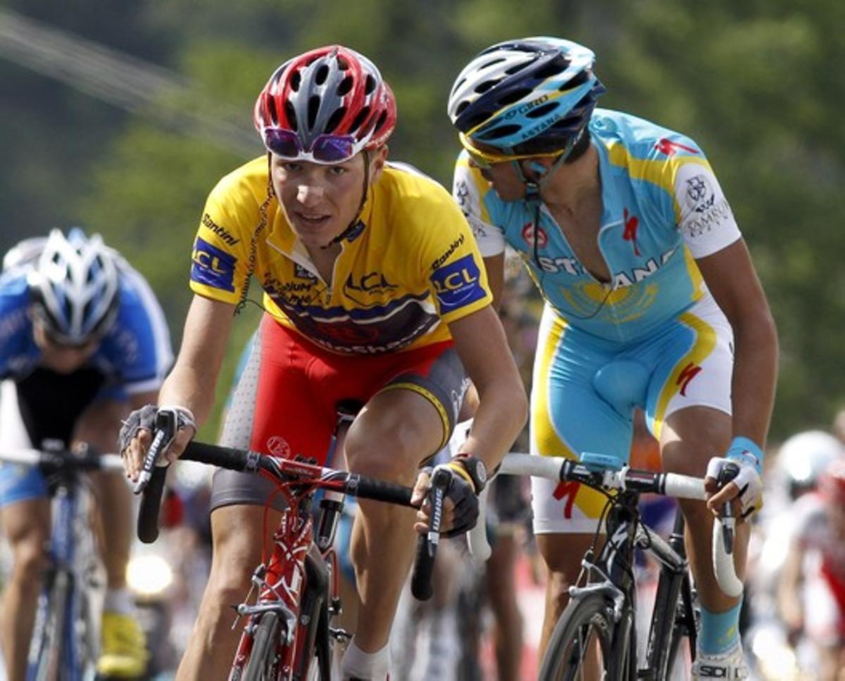 Brajkovic i Contador (dreta) esprinten en l’arribada de la quarta etapa del Dauphiné, avui a Risoul. Brajkovic i Contador (dreta) esprinten en l’arribada de la quarta etapa del Dauphiné, avui a Risoul.