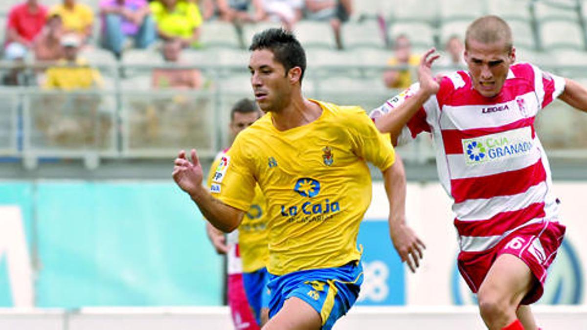 la mano derecha de Rubén de la Barrera que habla el idioma del fútbol canario