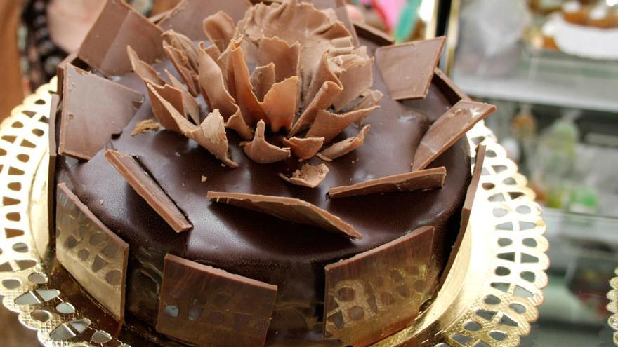 Recetas fáciles: La tarta de chocolate y frutas del bosque fácil de hacer y  que te hará quedar como todo un repostero