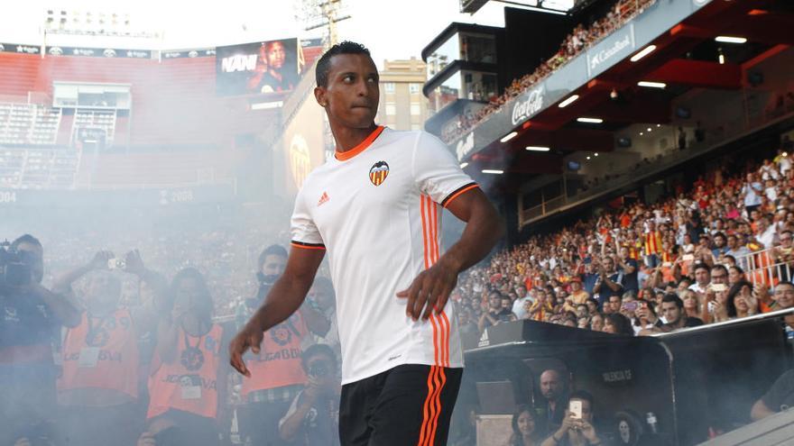 Nani abandona el Valencia CF para regresar a Portugal.