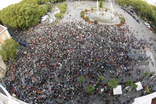 MÁS DE MIL PERSONAS SE CONCENTRAN FRENTE AL CONGRESO DE LOS DIPUTADOS