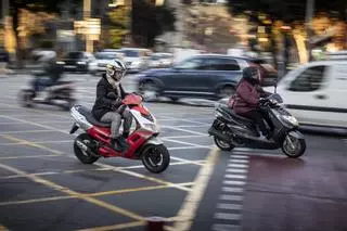 Barcelona dará 600 euros por cambiar a un ciclomotor eléctrico