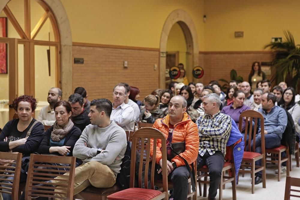 Nacho Manzanos participa en el acto "Hoy cocinamos con...". Los alumnos aprenderán a ronquear un atún rojo.