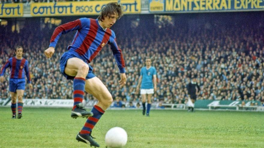 El Barça homenajea a Johan Cruyff en sus camisetas