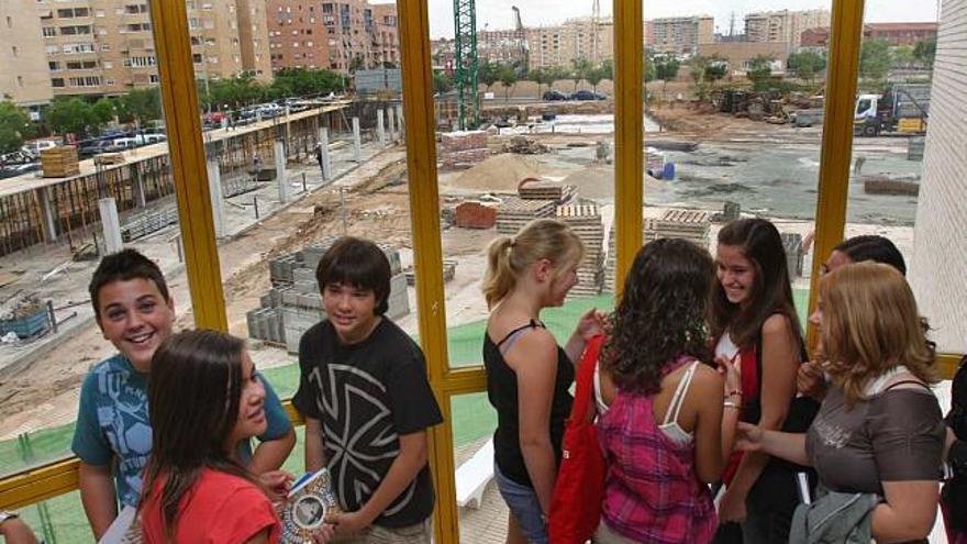 El Instituto Bahía Babel de Alicante estará todo el curso en obras de ampliación mientras los alumnos dan clase justo al lado