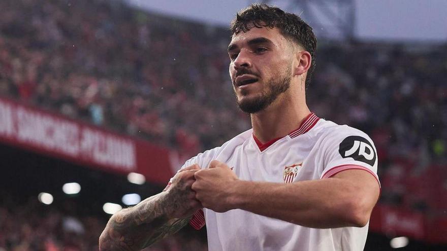 Isaac Romero celebra uno de sus goles con el primer equipo del Sevilla esta temporada. | | INSTAGRAM