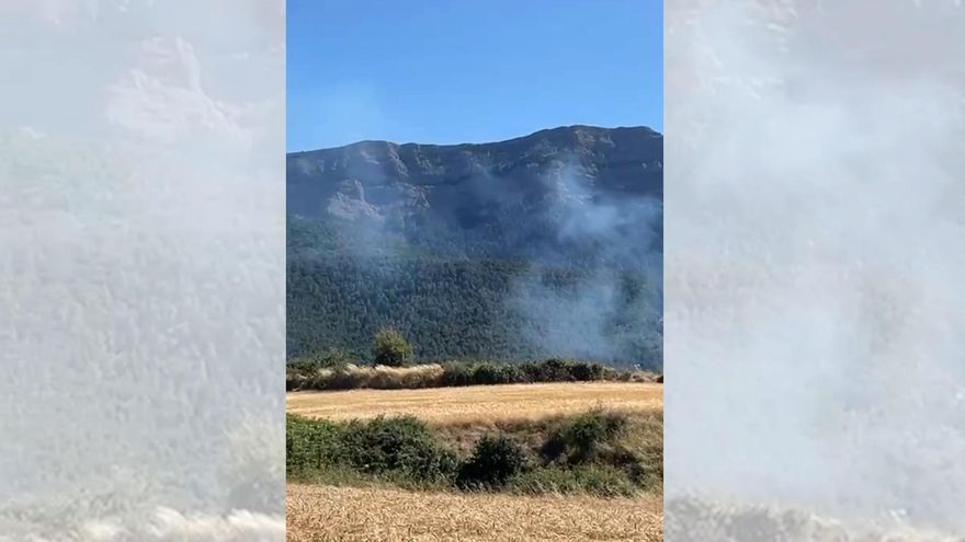 Controlado el incendio a los pies de la Peña Oroel cerca de Barós