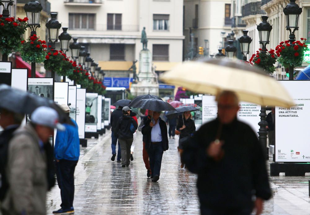 El Centro de Málaga ha vivido un viernes pasado por agua.