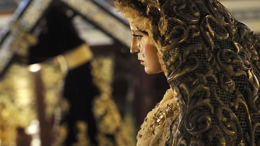 El nuevo manto de la Virgen de la Esperanza llevará el diseño de Javier Sánchez de los Reyes