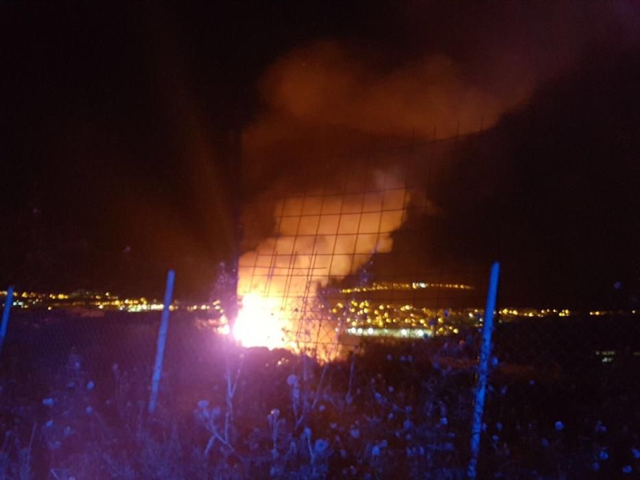 El incendio llenó de humo toda la zona